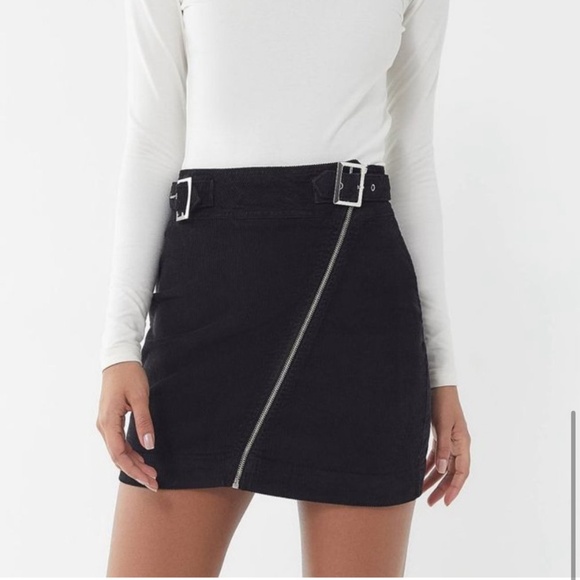 Urban Outfitters Velour Double Buckle Mini Skirt ✨🖤 - Picture 4 of 9